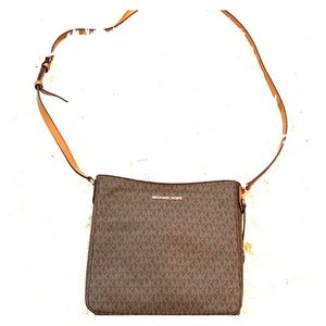BRAND NEW Michael Kors MK logo jet set purse